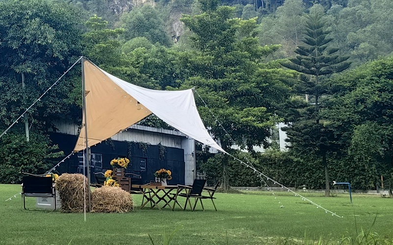 户外草坪 [ 最大50桌 · 高0.0m · 无柱 ·  ]