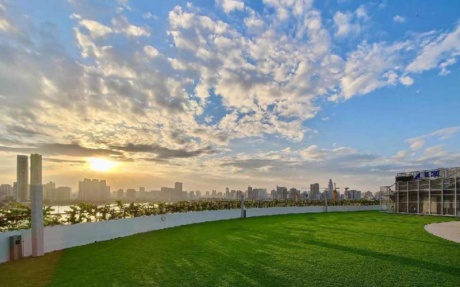 7 0 0 平方空中户外草坪 [ 最大10桌 · 高0.0m · 无柱 ·  ]